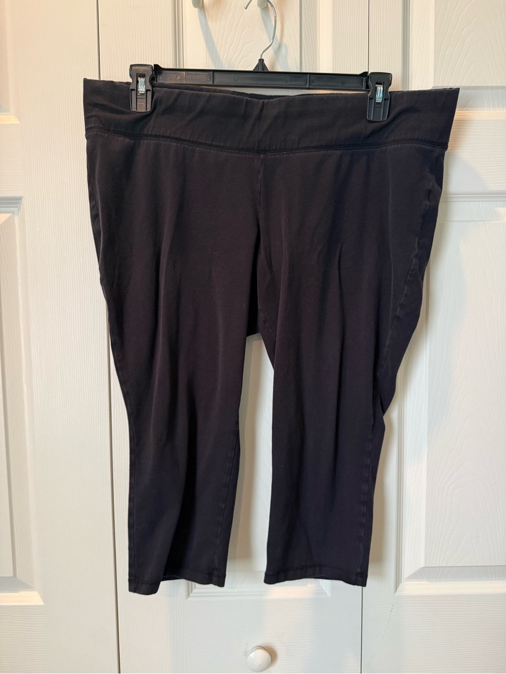 # Catherine’s 2X Black Mid-Rise Capri Leggings (Petite Length)